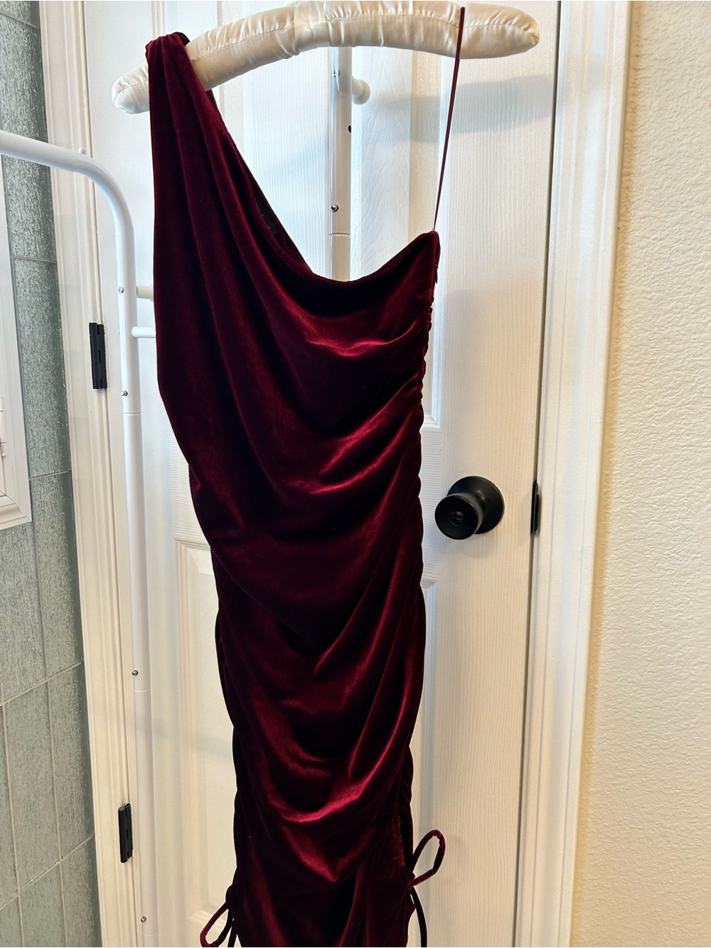 House of Harlow 1960 One-Shoulder Velvet Dress - Burgundy